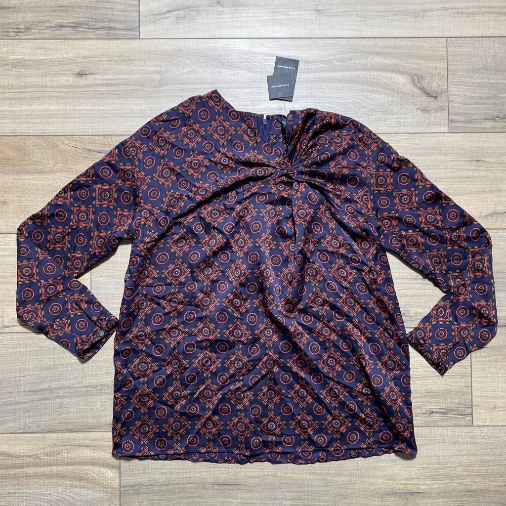 Club Monaco Women's Twist Front Printed Blouse Geometric Pattern Size S Blue